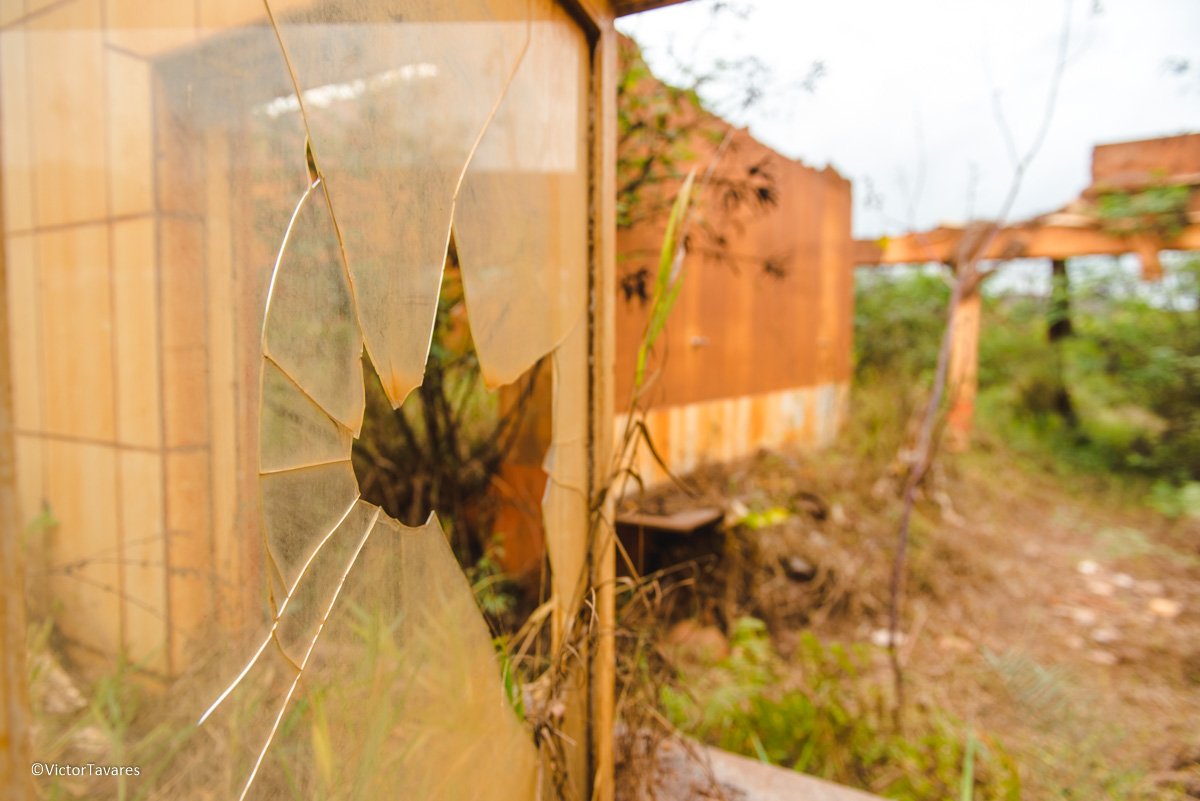 Fotos do rompimento da barragem da Samarco em Mariana que atingiu o distrito de Bento Rodrigues MG com ruínas lama e destruição