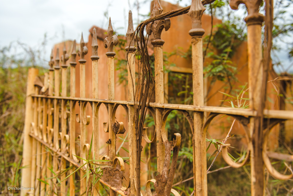 Fotos do rompimento da barragem da Samarco em Mariana que atingiu o distrito de Bento Rodrigues MG com ruínas lama e destruição