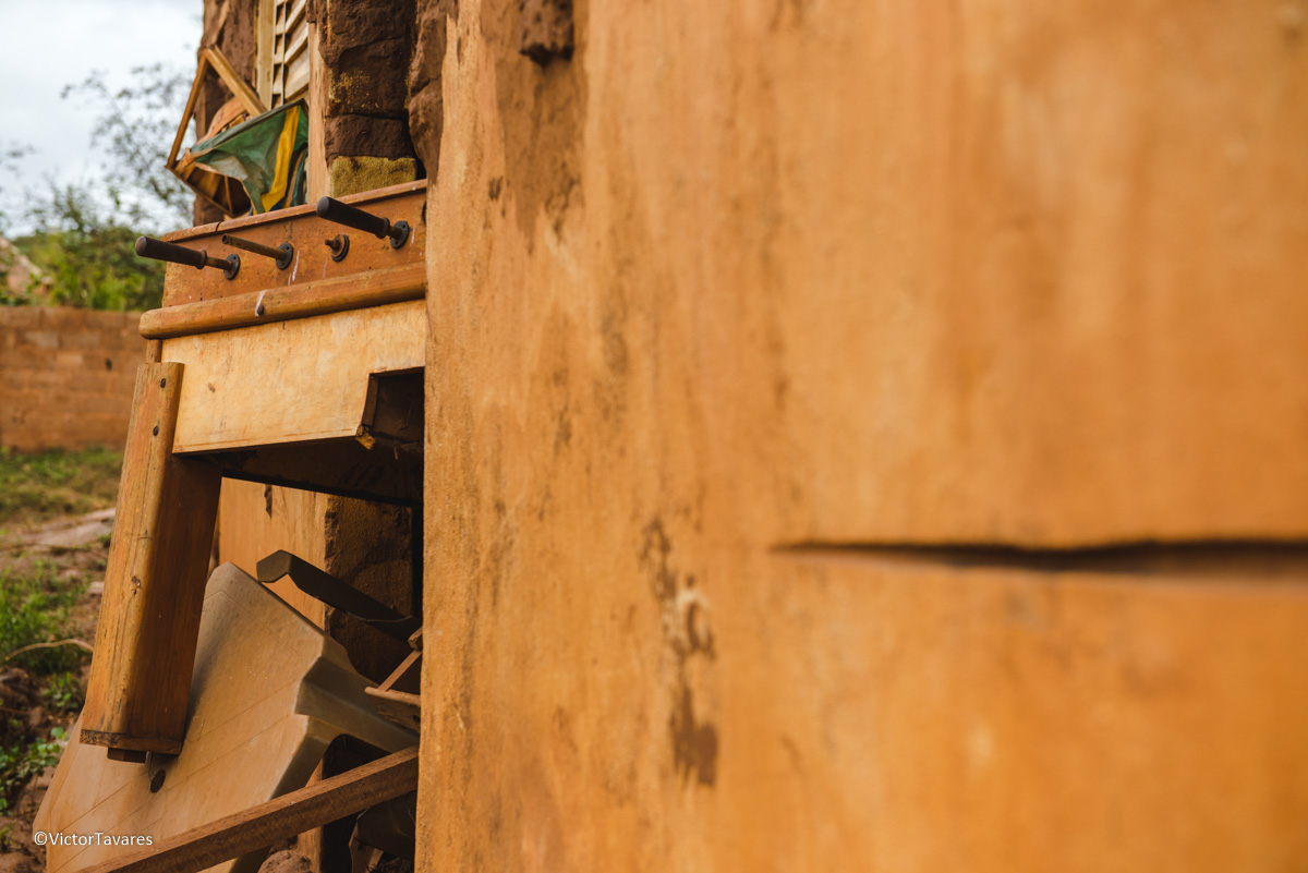 Fotos do rompimento da barragem da Samarco em Mariana que atingiu o distrito de Bento Rodrigues MG com ruínas lama e destruição