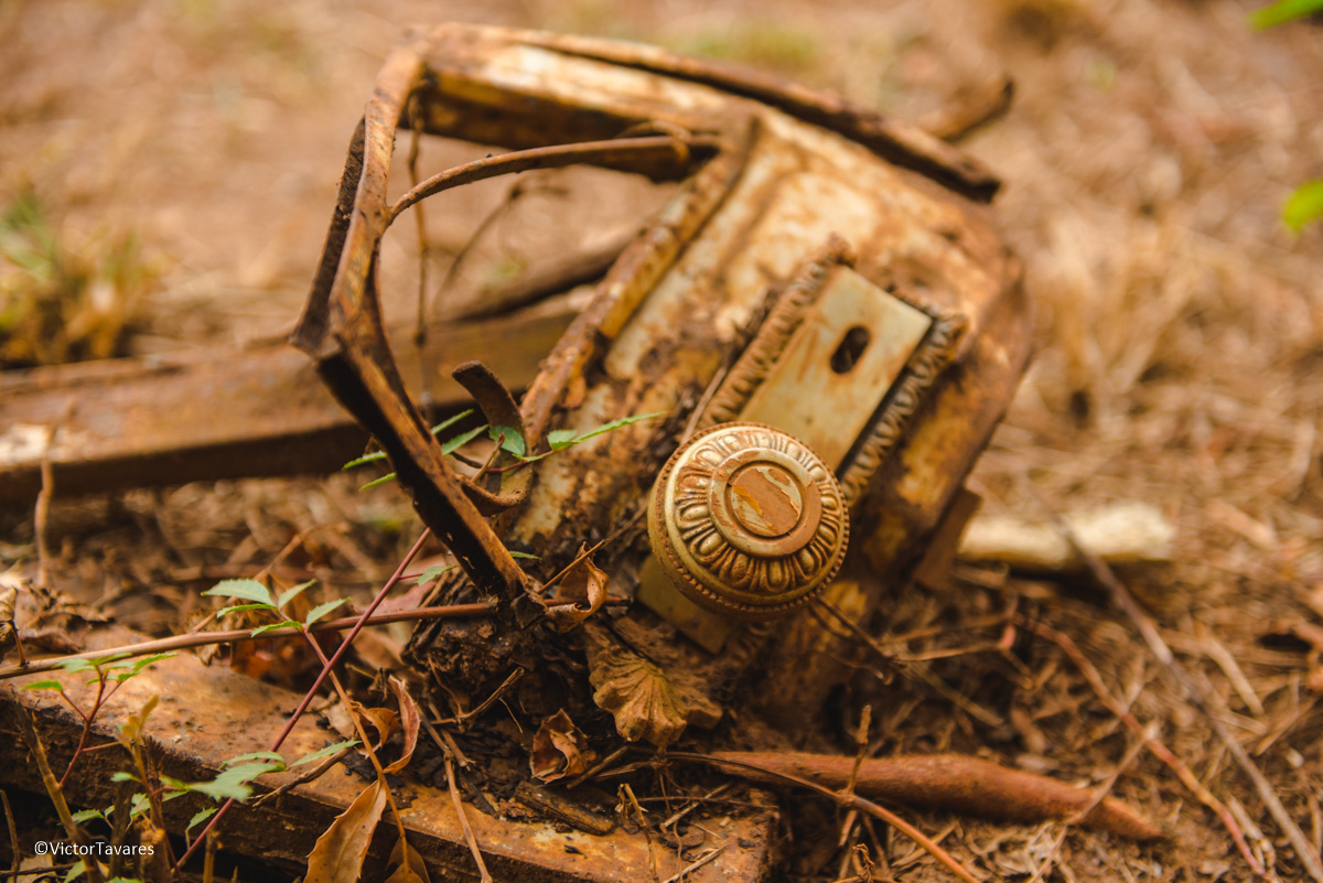 Fotos do rompimento da barragem da Samarco em Mariana que atingiu o distrito de Bento Rodrigues MG com ruínas lama e destruição