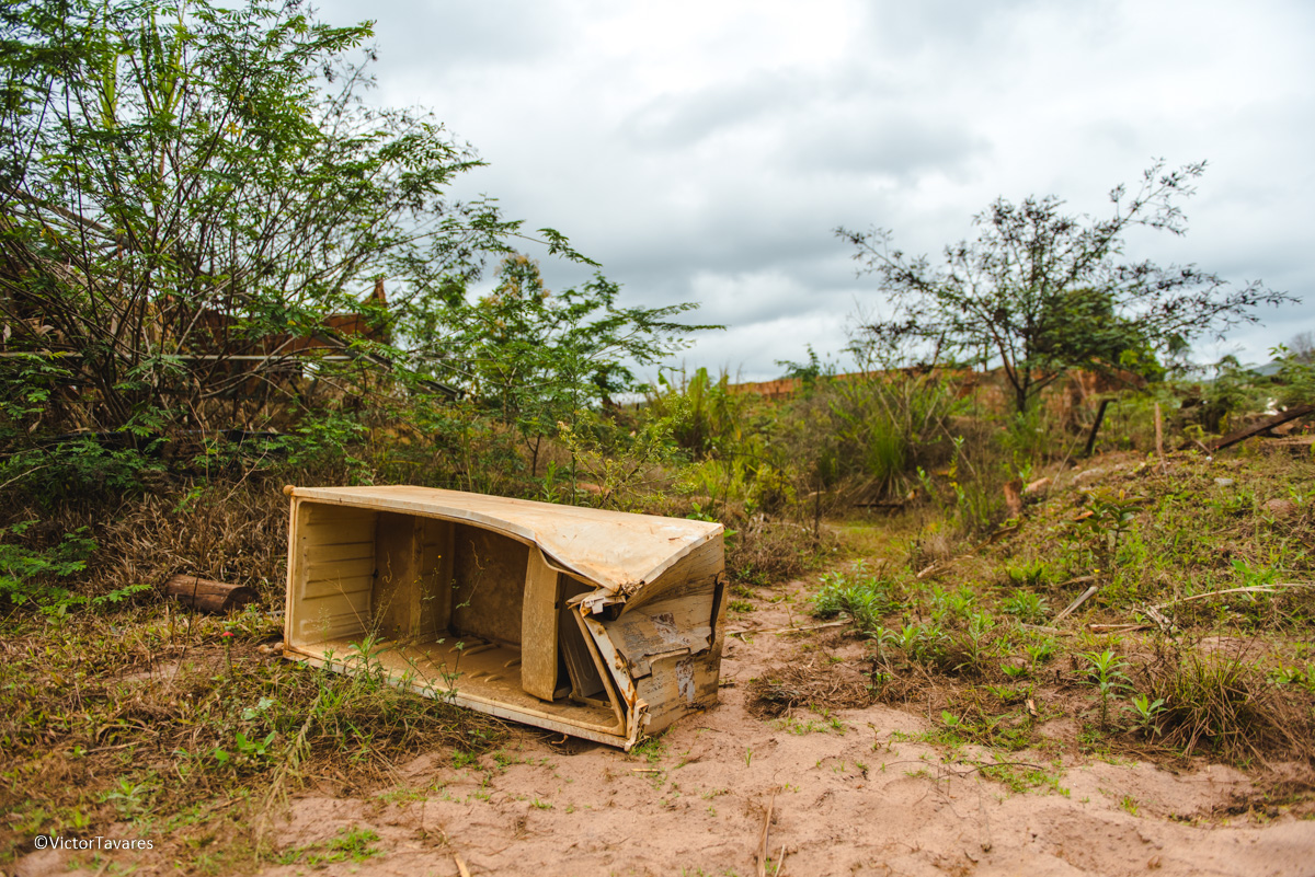 Fotos do rompimento da barragem da Samarco em Mariana que atingiu o distrito de Bento Rodrigues MG com ruínas lama e destruição