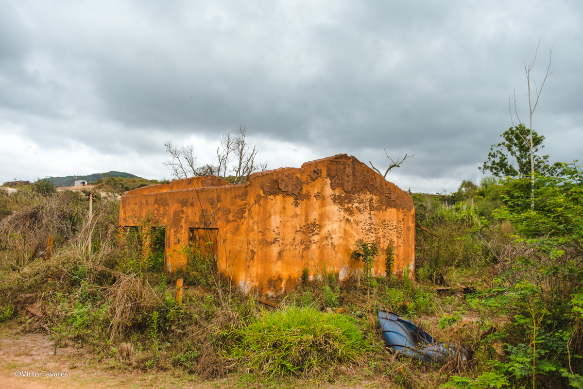 Fotos do rompimento da barragem da Samarco em Mariana que atingiu o distrito de Bento Rodrigues MG com ruínas lama e destruição