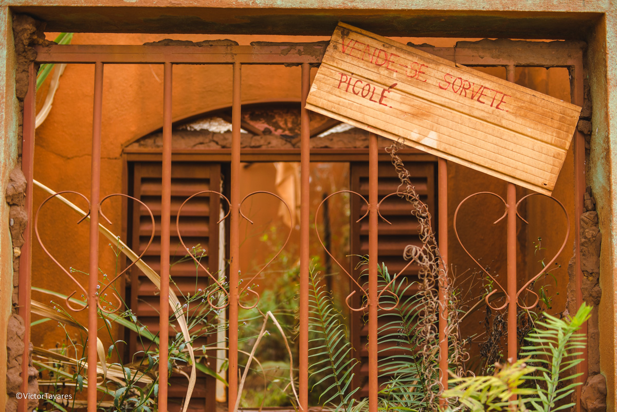Fotos do rompimento da barragem da Samarco em Mariana que atingiu o distrito de Bento Rodrigues MG com ruínas lama e destruição