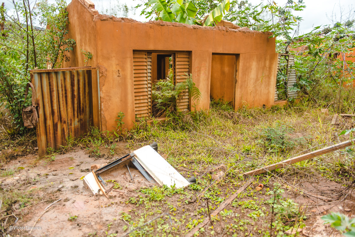 Fotos do rompimento da barragem da Samarco em Mariana que atingiu o distrito de Bento Rodrigues MG com ruínas lama e destruição