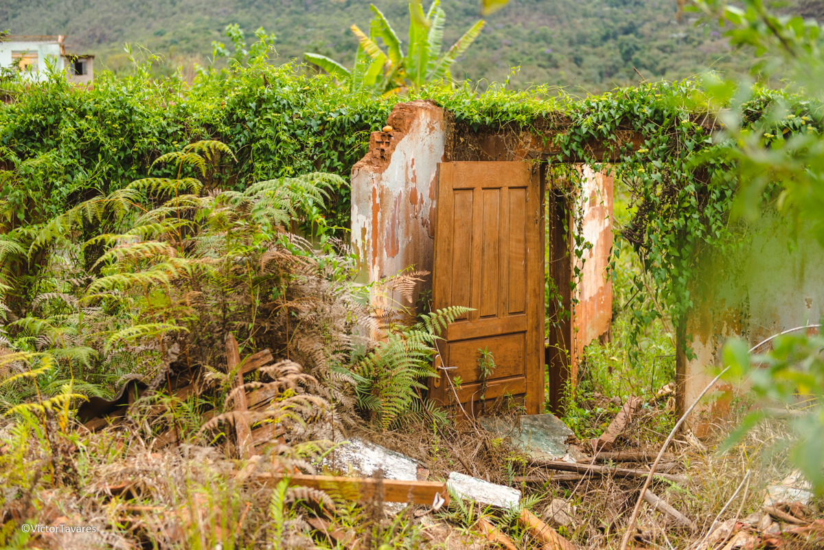 Fotos do rompimento da barragem da Samarco em Mariana que atingiu o distrito de Bento Rodrigues MG com ruínas lama e destruição