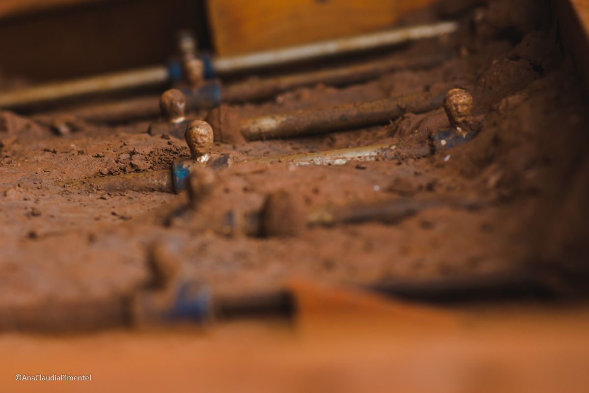 Fotos do rompimento da barragem da Samarco em Mariana que atingiu o distrito de Bento Rodrigues MG com ruínas lama e destruição