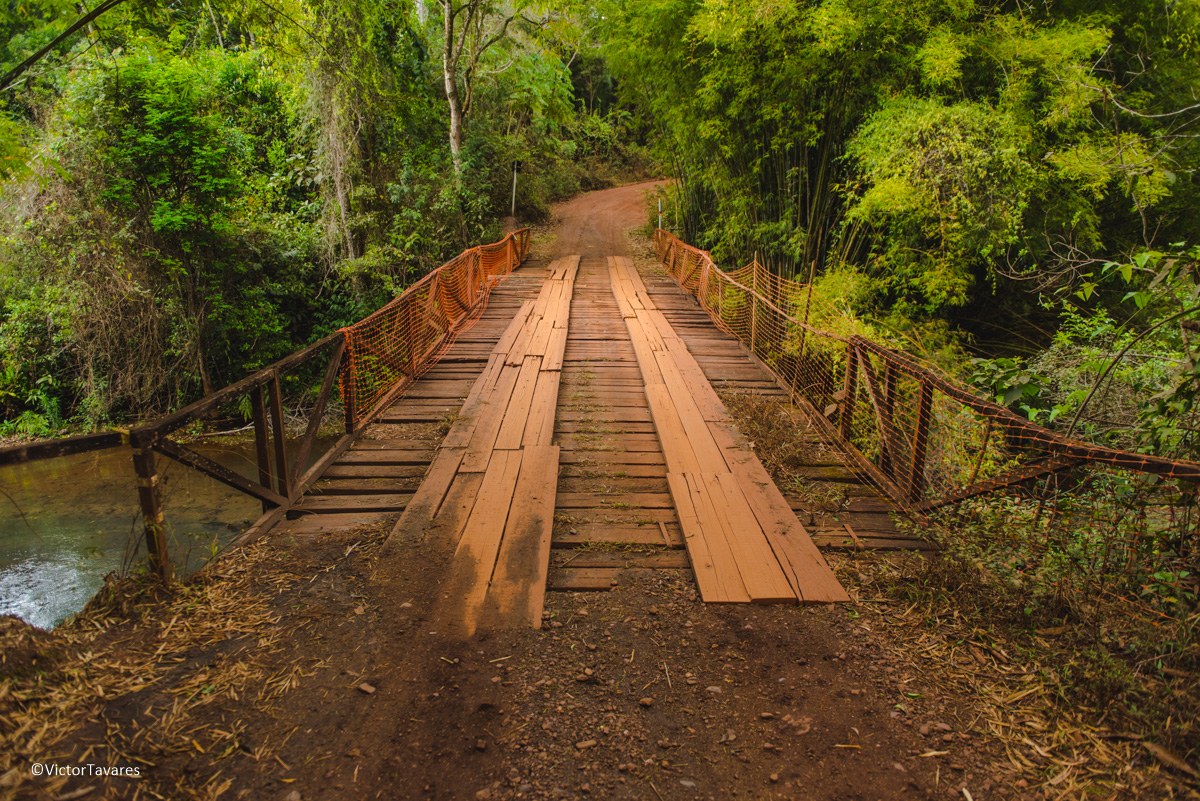 Fotos do rompimento da barragem da Samarco em Mariana que atingiu o distrito de Bento Rodrigues MG com ruínas lama e destruição
