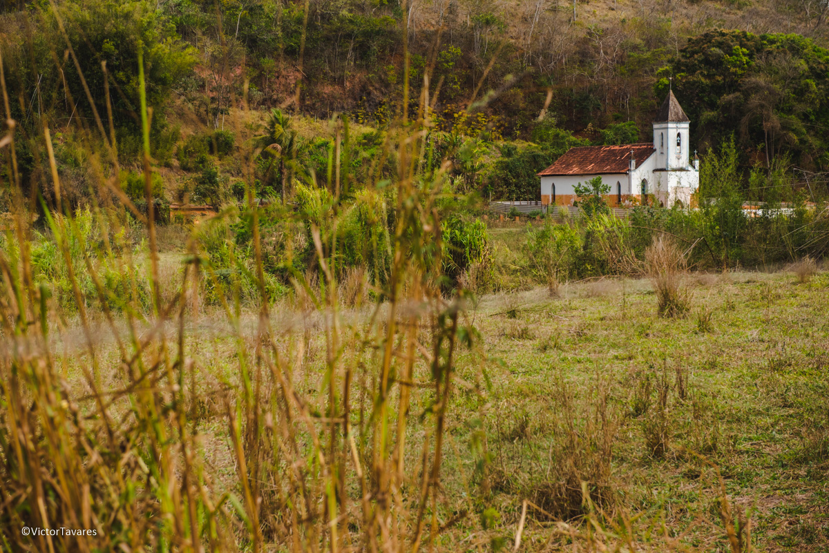 Fotos do rompimento da barragem da Samarco ocorrido em Mariana MG com lama destruição e ruínas em Gesteira Minas Gerais