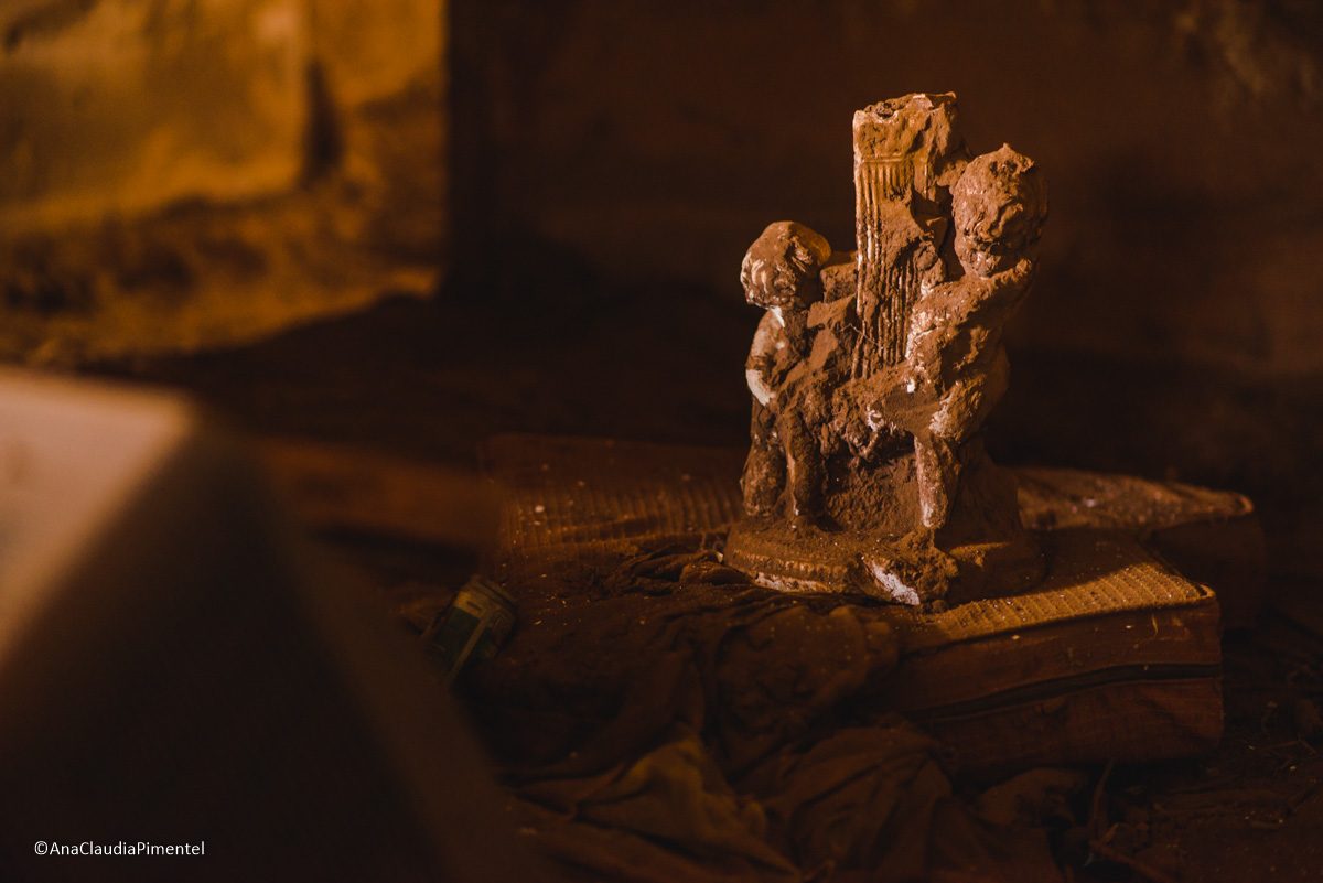 Fotos do rompimento da barragem da Samarco ocorrido em Mariana MG com lama destruição e ruínas em Gesteira Minas Gerais