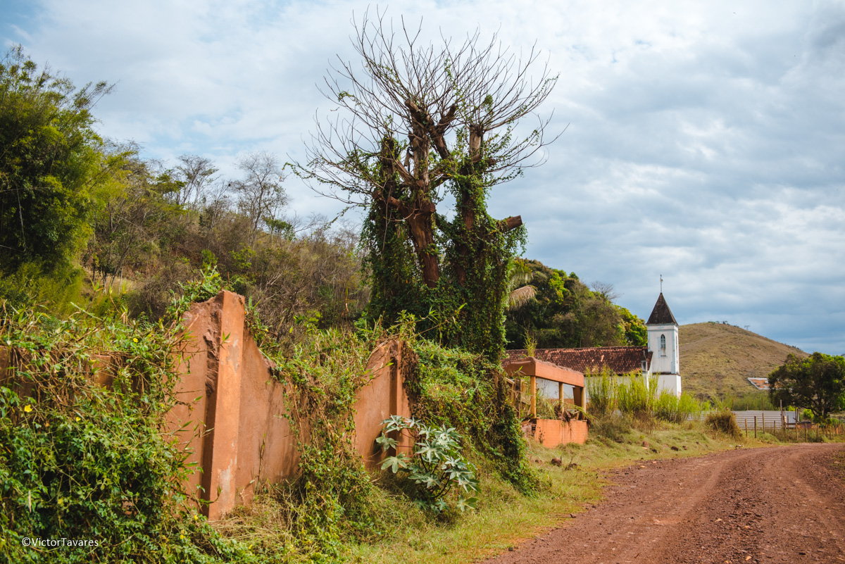 Fotos do rompimento da barragem da Samarco ocorrido em Mariana MG com lama destruição e ruínas em Gesteira Minas Gerais