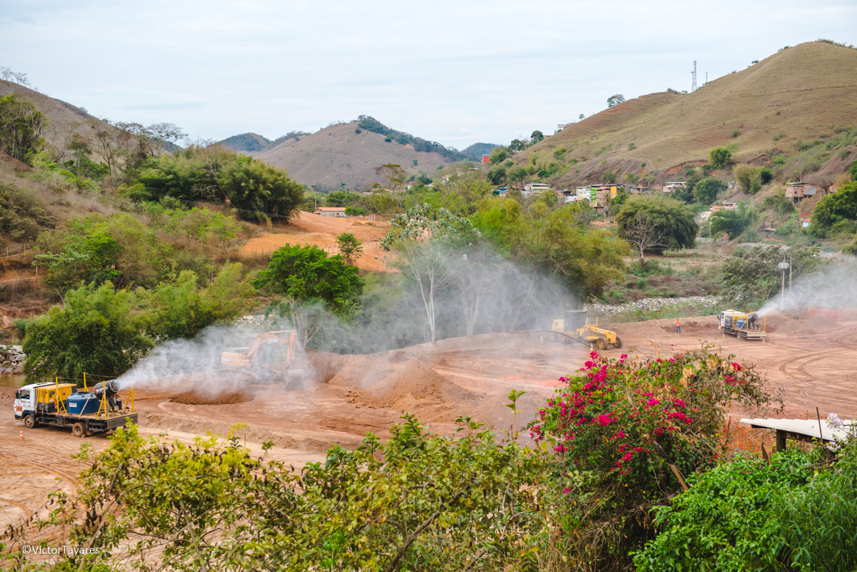 Fotos do rompimento da barragem da Samarco ocorrido em Mariana MG com lama destruição e ruínas em Barra Longa Minas Gerais
