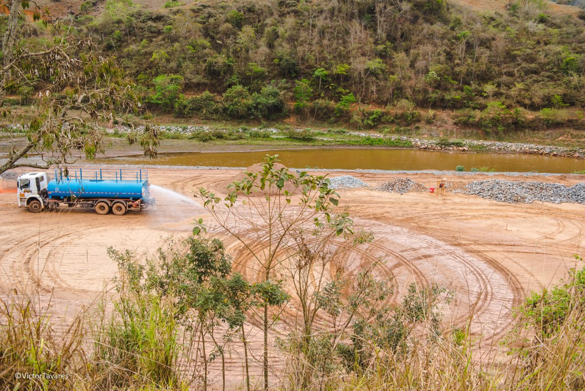 Fotos do rompimento da barragem da Samarco ocorrido em Mariana MG com lama destruição e ruínas em Barra Longa Minas Gerais