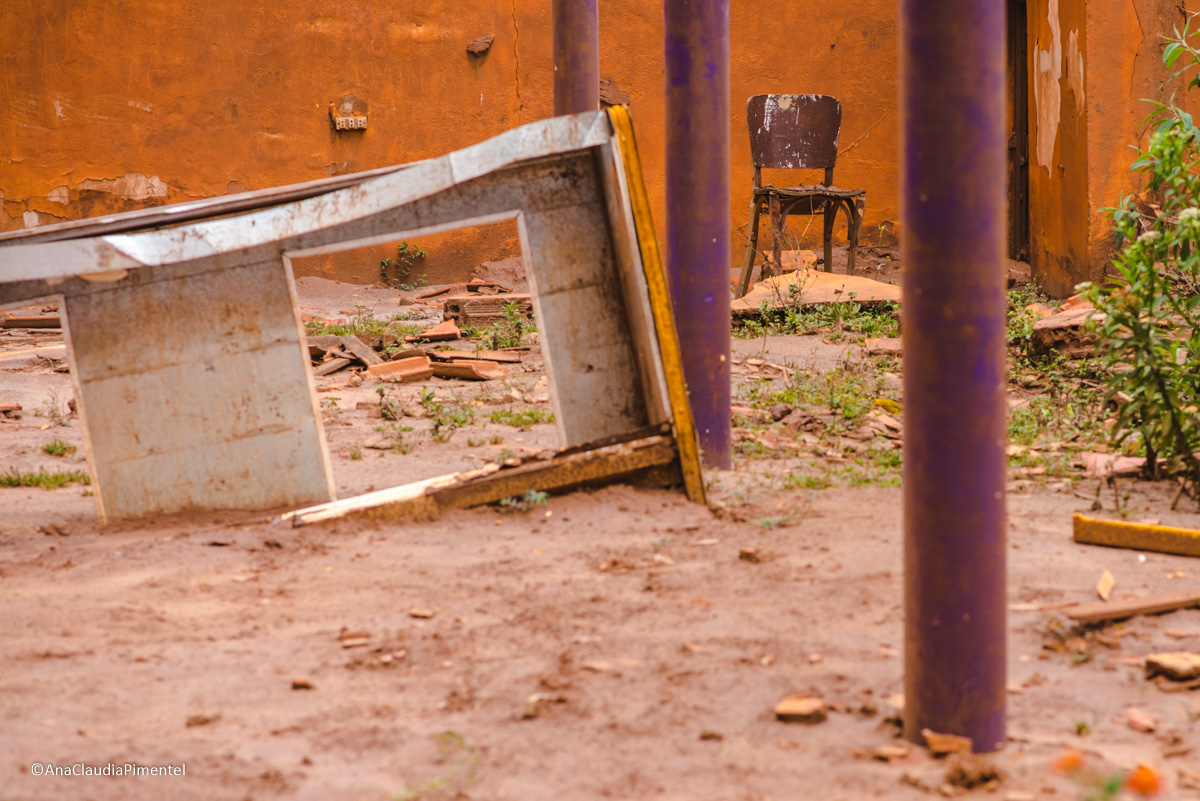 Fotos do rompimento da barragem da Samarco ocorrido em Mariana MG com lama destruição e ruínas em Paracatu de baixo Minas Gerais