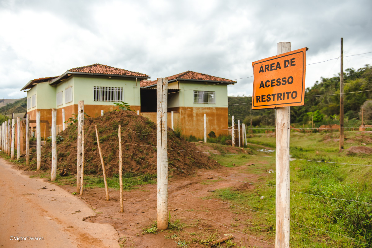 Fotos do rompimento da barragem da Samarco ocorrido em Mariana MG com lama destruição e ruínas em Paracatu de baixo Minas Gerais