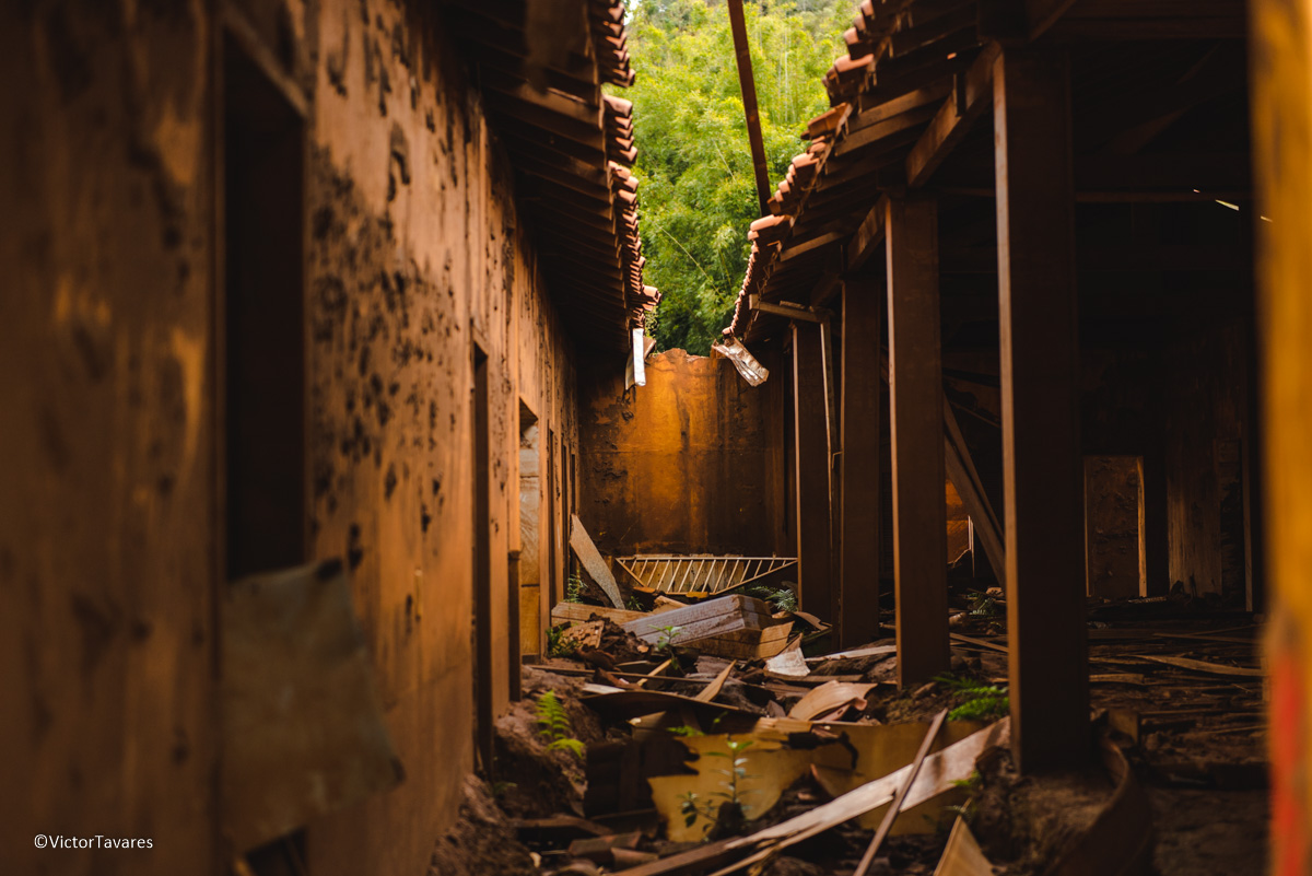 Fotos do rompimento da barragem da Samarco ocorrido em Mariana MG com lama destruição e ruínas em Paracatu de baixo Minas Gerais