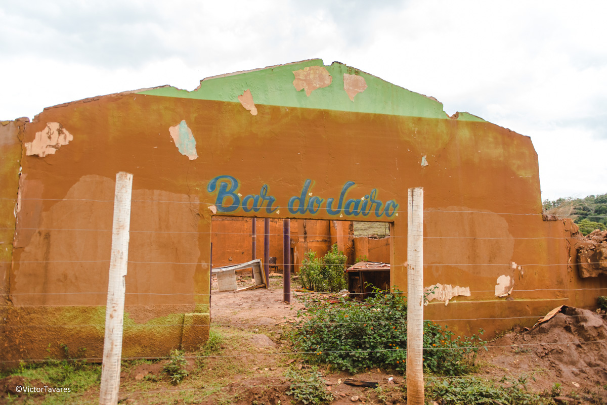 Fotos do rompimento da barragem da Samarco ocorrido em Mariana MG com lama destruição e ruínas em Paracatu de baixo Minas Gerais