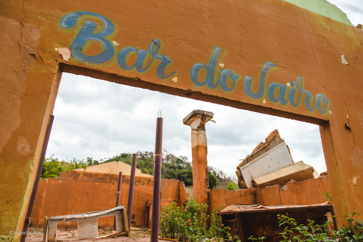 Fotos do rompimento da barragem da Samarco ocorrido em Mariana MG com lama destruição e ruínas em Paracatu de baixo Minas Gerais