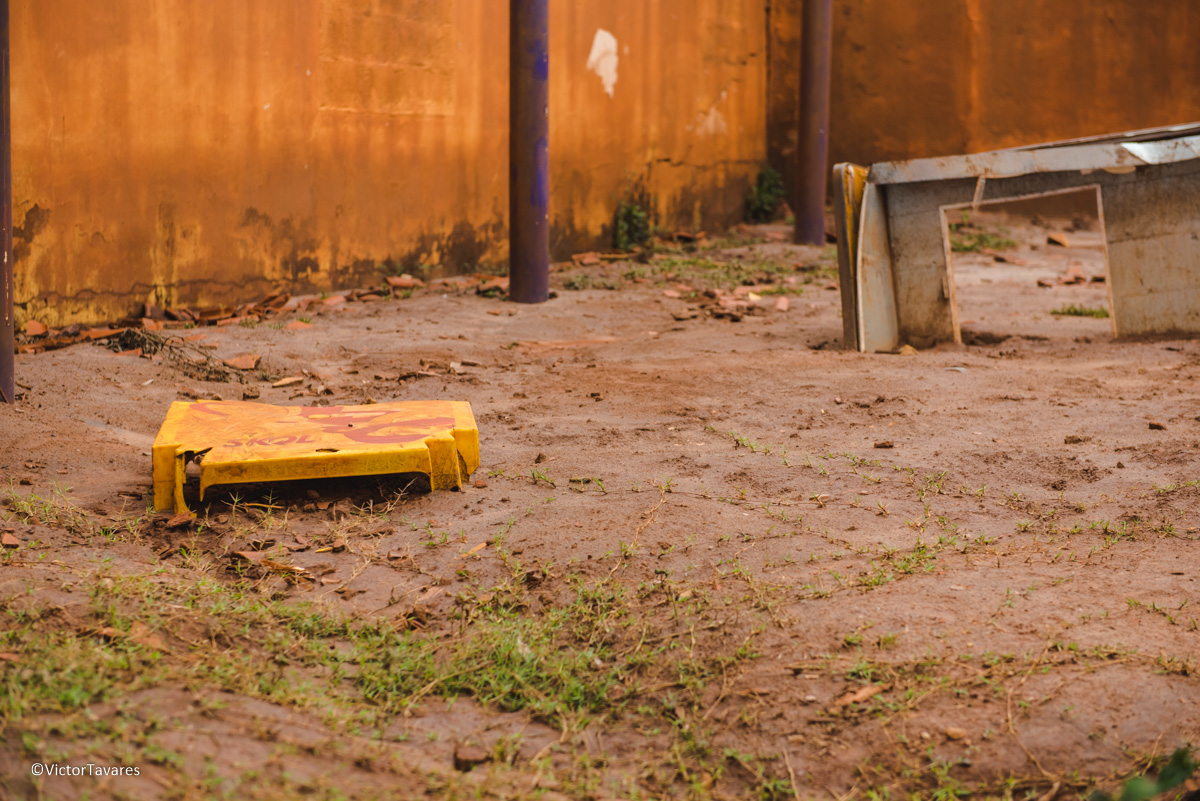 Fotos do rompimento da barragem da Samarco ocorrido em Mariana MG com lama destruição e ruínas em Paracatu de baixo Minas Gerais