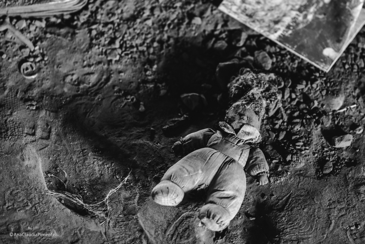 Fotos do rompimento da barragem da Samarco ocorrido em Mariana MG com lama destruição e ruínas em Paracatu de baixo Minas Gerais