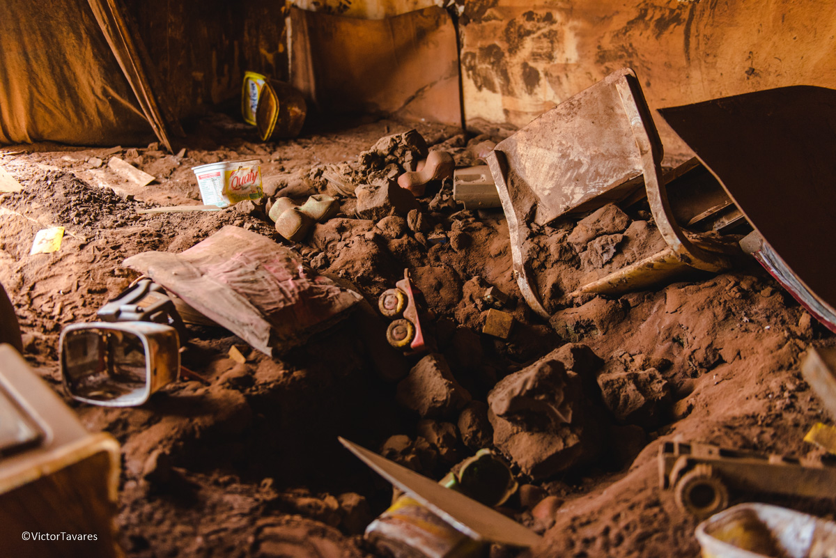 Fotos do rompimento da barragem da Samarco ocorrido em Mariana MG com lama destruição e ruínas em Paracatu de baixo Minas Gerais