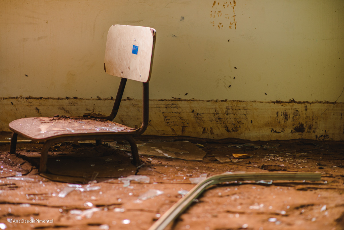 Fotos do rompimento da barragem da Samarco ocorrido em Mariana MG com lama destruição e ruínas em Paracatu de baixo Minas Gerais