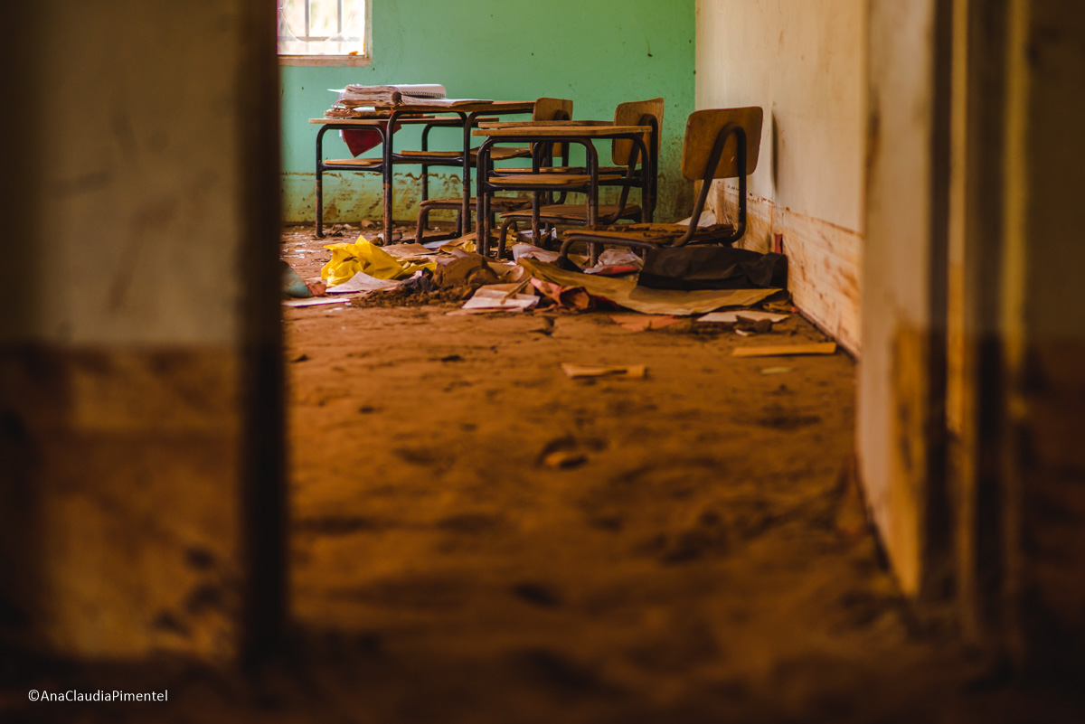 Fotos do rompimento da barragem da Samarco ocorrido em Mariana MG com lama destruição e ruínas em Paracatu de baixo Minas Gerais
