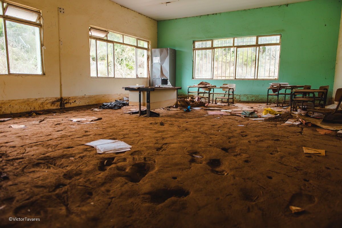 Fotos do rompimento da barragem da Samarco ocorrido em Mariana MG com lama destruição e ruínas em Paracatu de baixo Minas Gerais