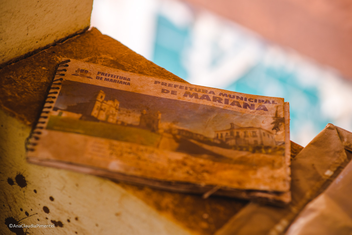 Fotos do rompimento da barragem da Samarco ocorrido em Mariana MG com lama destruição e ruínas em Paracatu de baixo Minas Gerais