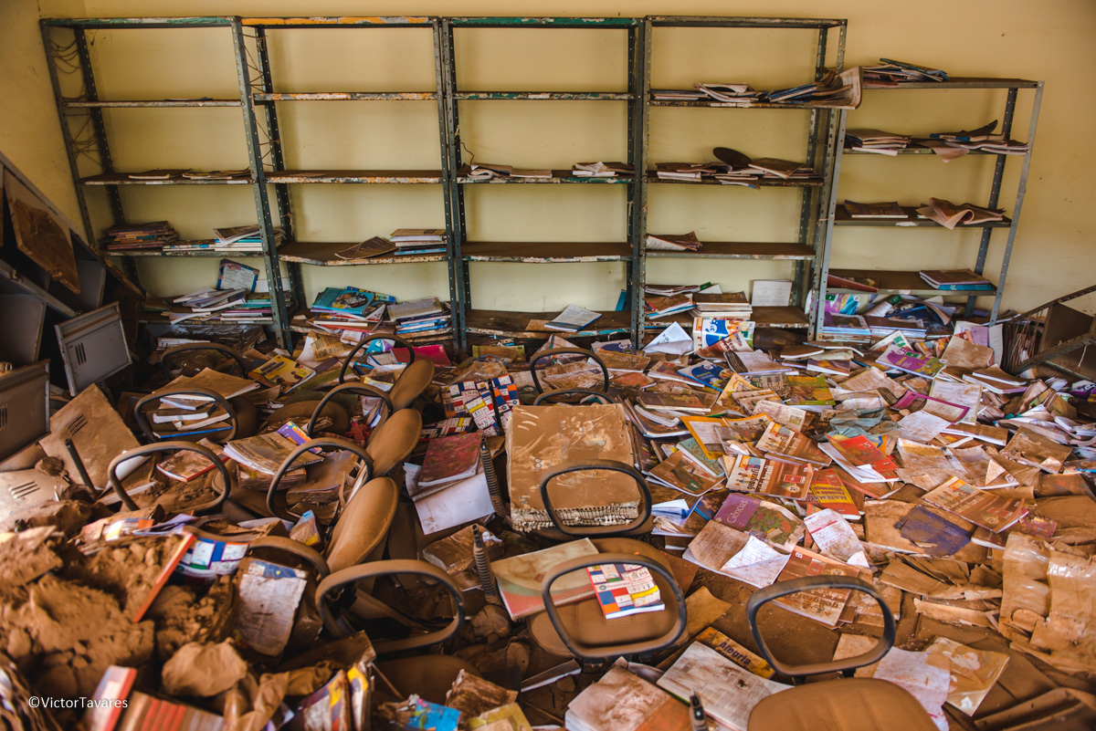 Fotos do rompimento da barragem da Samarco ocorrido em Mariana MG com lama destruição e ruínas em Paracatu de baixo Minas Gerais