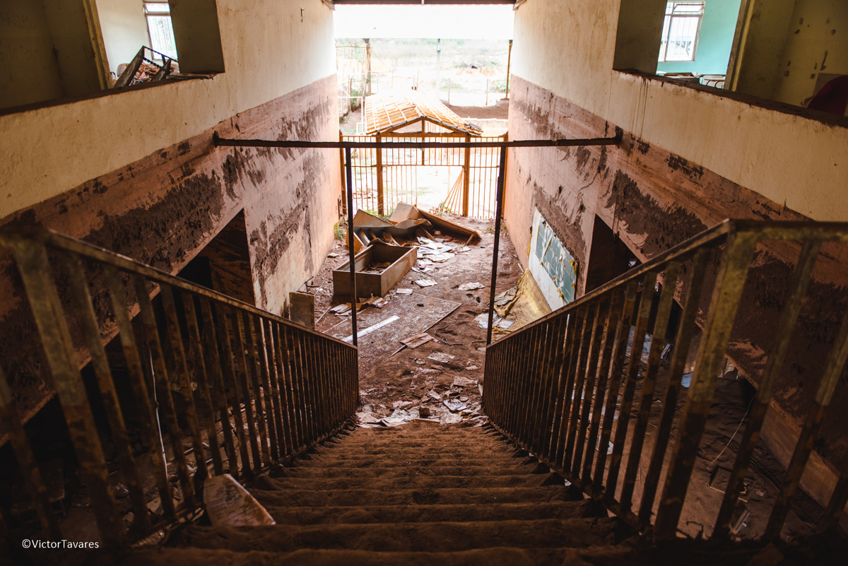 Fotos do rompimento da barragem da Samarco ocorrido em Mariana MG com lama destruição e ruínas em Paracatu de baixo Minas Gerais