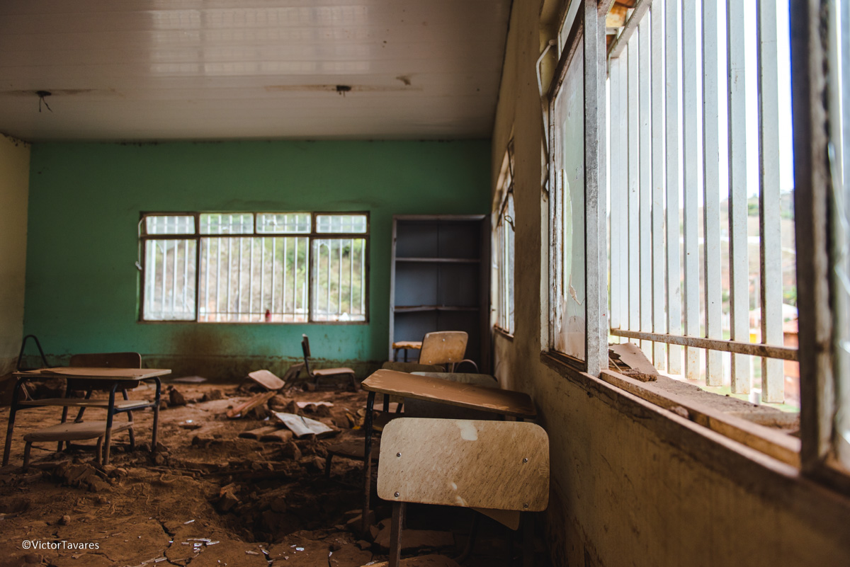 Fotos do rompimento da barragem da Samarco ocorrido em Mariana MG com lama destruição e ruínas em Paracatu de baixo Minas Gerais