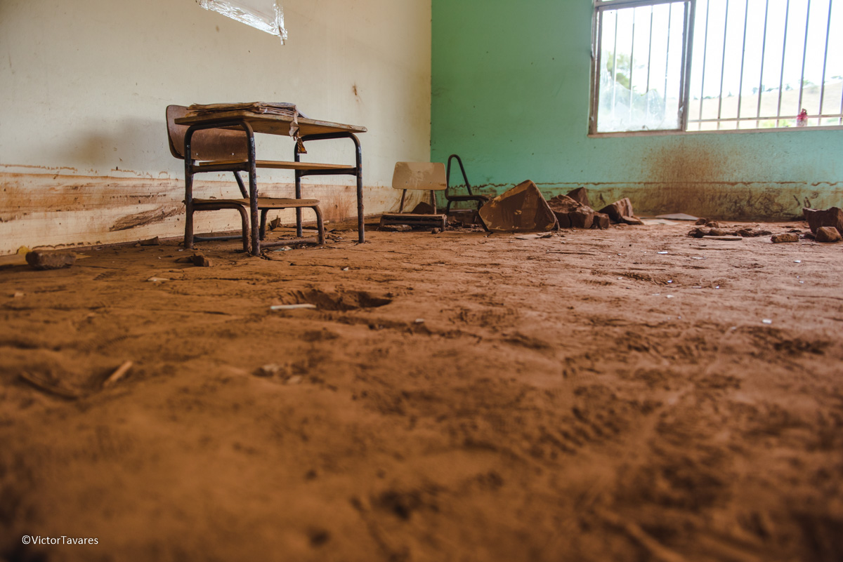 Fotos do rompimento da barragem da Samarco ocorrido em Mariana MG com lama destruição e ruínas em Paracatu de baixo Minas Gerais