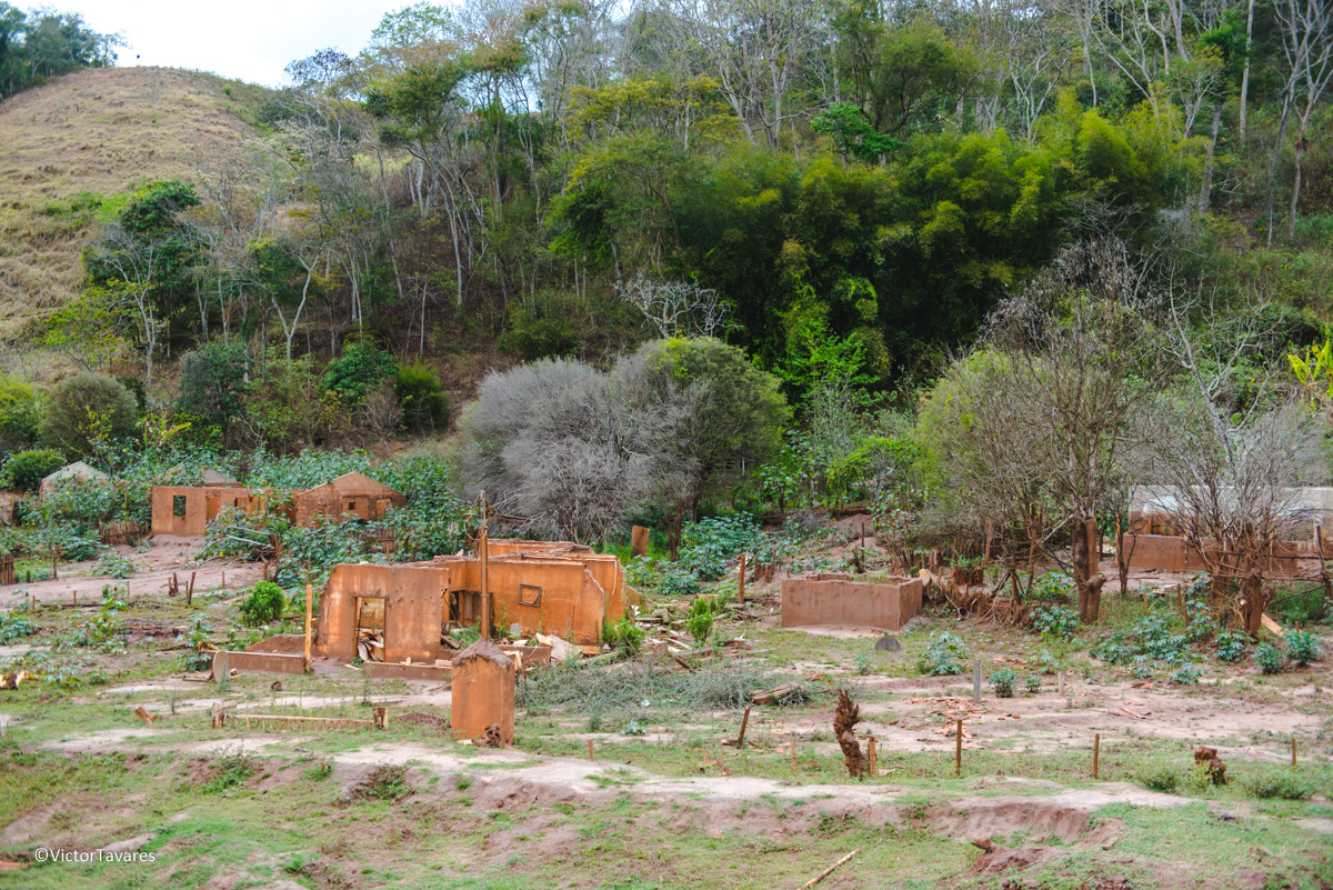 Fotos do rompimento da barragem da Samarco ocorrido em Mariana MG com lama destruição e ruínas em Paracatu de baixo Minas Gerais