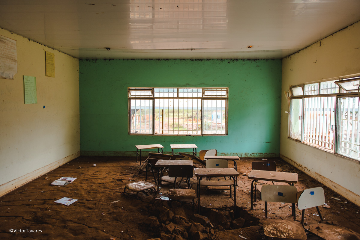 Fotos do rompimento da barragem da Samarco ocorrido em Mariana MG com lama destruição e ruínas em Paracatu de baixo Minas Gerais