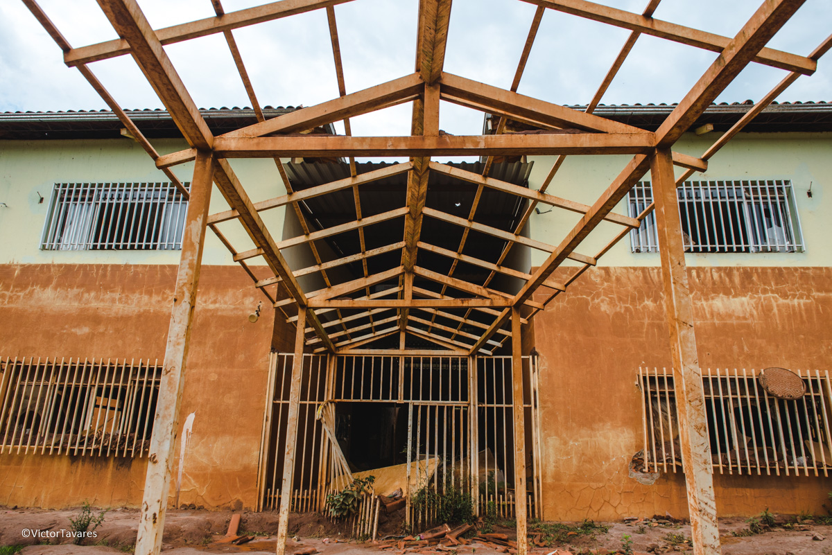 Fotos do rompimento da barragem da Samarco ocorrido em Mariana MG com lama destruição e ruínas em Paracatu de baixo Minas Gerais