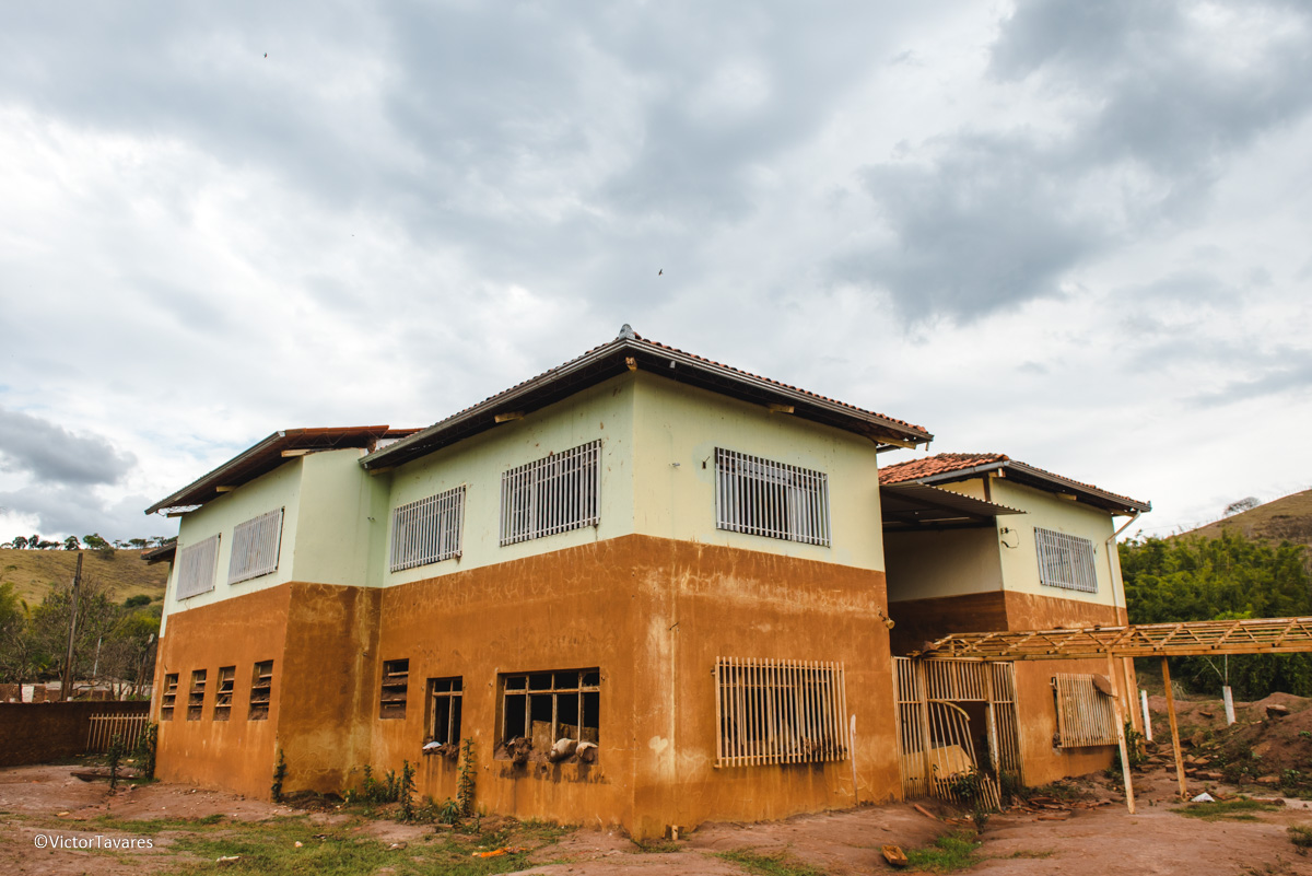 Fotos do rompimento da barragem da Samarco ocorrido em Mariana MG com lama destruição e ruínas em Paracatu de baixo Minas Gerais