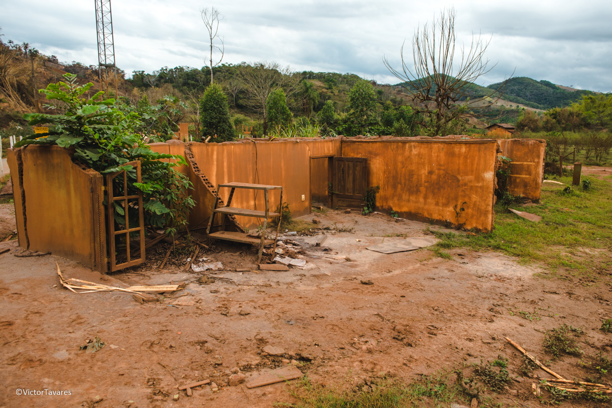 Fotos do rompimento da barragem da Samarco ocorrido em Mariana MG com lama destruição e ruínas em Paracatu de baixo Minas Gerais