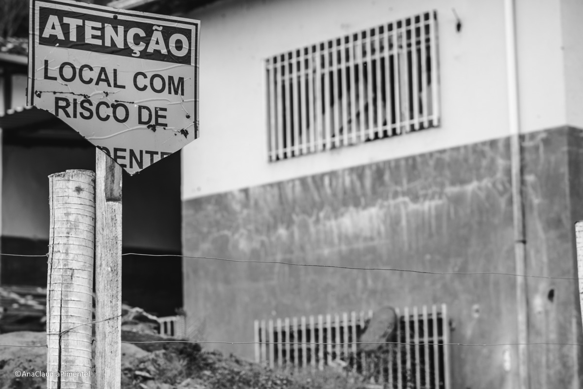 Fotos do rompimento da barragem da Samarco ocorrido em Mariana MG com lama destruição e ruínas em Paracatu de baixo Minas Gerais