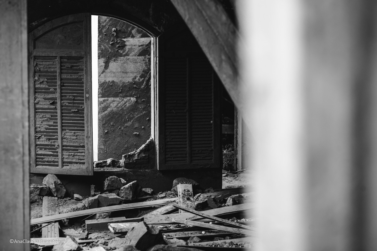 Fotos do rompimento da barragem da Samarco ocorrido em Mariana MG com lama destruição e ruínas em Paracatu de baixo Minas Gerais