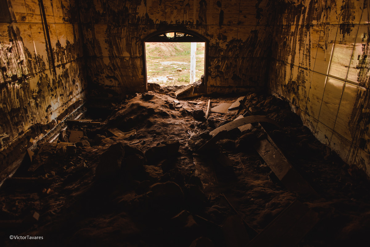 Fotos do rompimento da barragem da Samarco ocorrido em Mariana MG com lama destruição e ruínas em Paracatu de baixo Minas Gerais