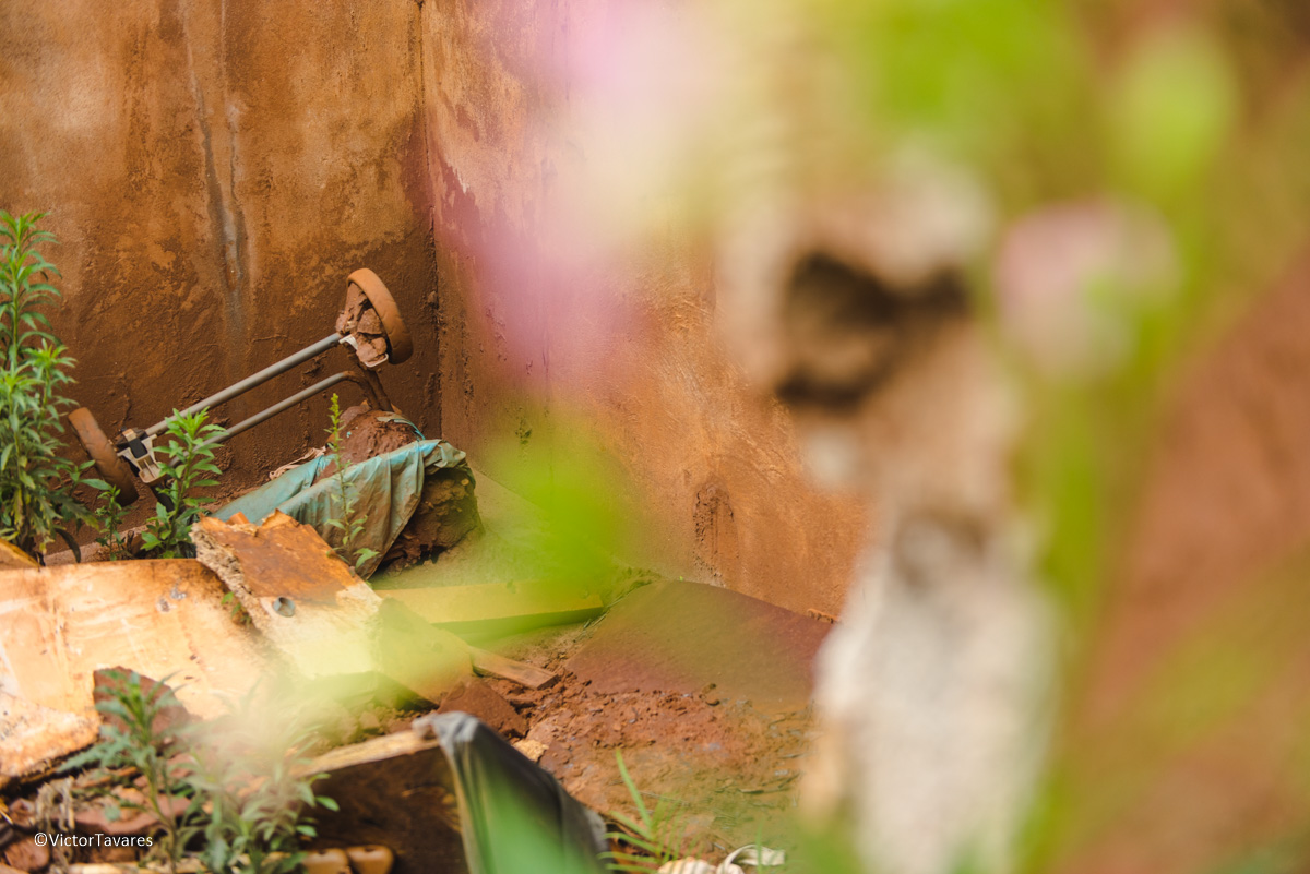 Fotos do rompimento da barragem da Samarco ocorrido em Mariana MG com lama destruição e ruínas em Paracatu de baixo Minas Gerais