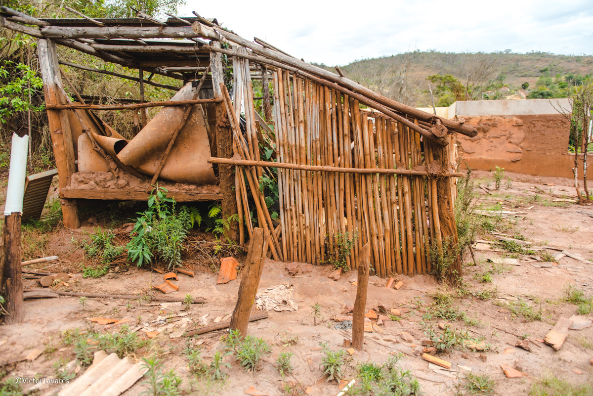 Fotos do rompimento da barragem da Samarco ocorrido em Mariana MG com lama destruição e ruínas em Paracatu de baixo Minas Gerais