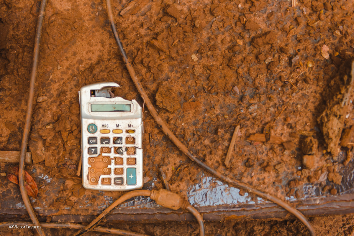 Fotos do rompimento da barragem da Samarco ocorrido em Mariana MG com lama destruição e ruínas em Paracatu de baixo Minas Gerais