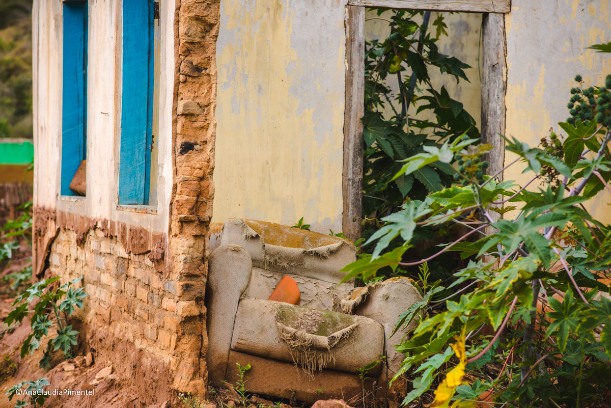 Fotos do rompimento da barragem da Samarco ocorrido em Mariana MG com lama destruição e ruínas em Paracatu de baixo Minas Gerais