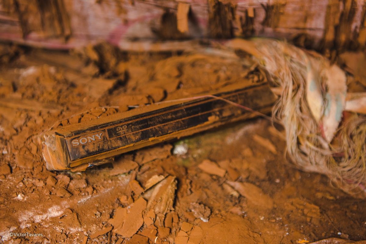 Fotos do rompimento da barragem da Samarco ocorrido em Mariana MG com lama destruição e ruínas em Paracatu de baixo Minas Gerais
