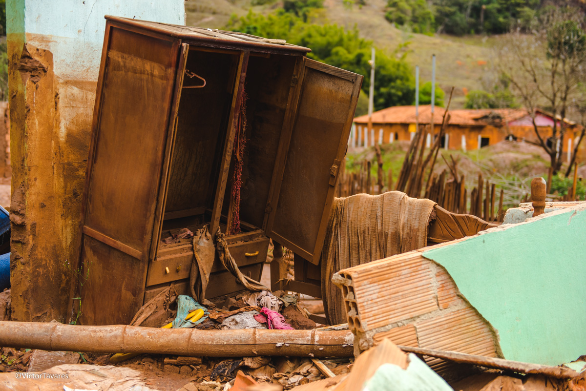 Fotos do rompimento da barragem da Samarco ocorrido em Mariana MG com lama destruição e ruínas em Paracatu de baixo Minas Gerais