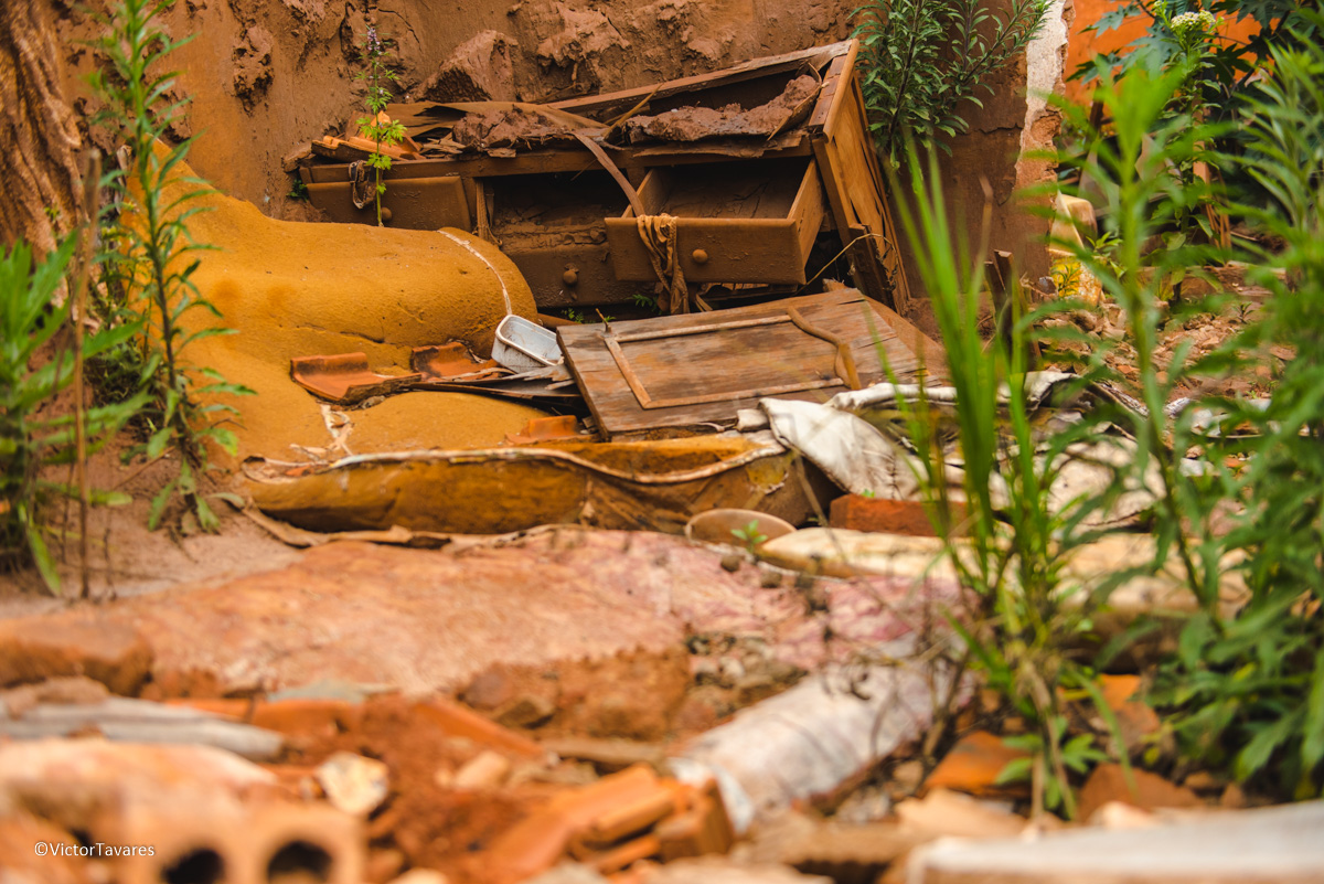 Fotos do rompimento da barragem da Samarco ocorrido em Mariana MG com lama destruição e ruínas em Paracatu de baixo Minas Gerais