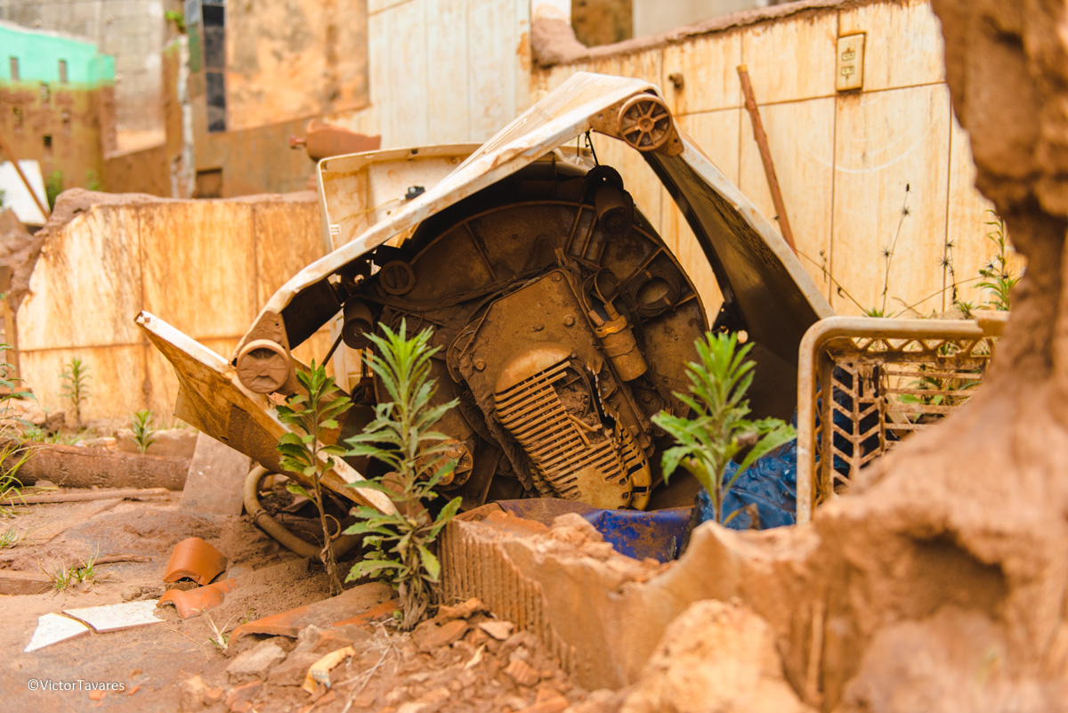 Fotos do rompimento da barragem da Samarco ocorrido em Mariana MG com lama destruição e ruínas em Paracatu de baixo Minas Gerais