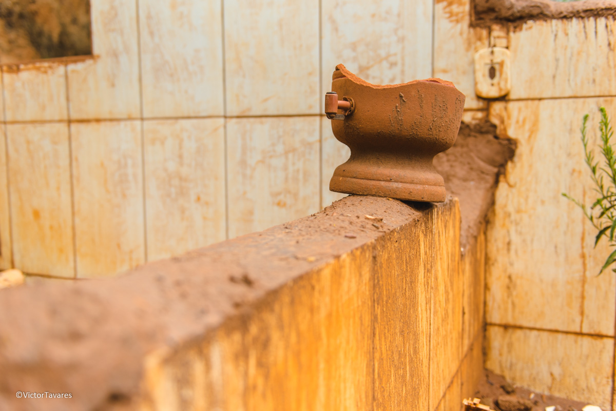 Fotos do rompimento da barragem da Samarco ocorrido em Mariana MG com lama destruição e ruínas em Paracatu de baixo Minas Gerais