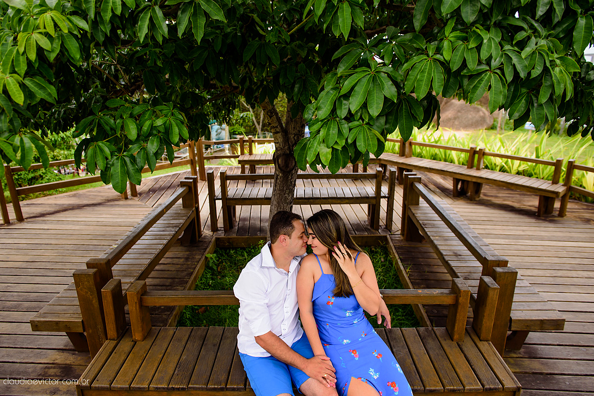 Lindo ensaio de casal e namoro pré-casamento realizado em Vitória no Projeto Tamar e na Ilha do Frade por fotógrafos de casamento de vila velha fotógrafos de casamento de vitória fotógrafos de casamento de serra Espírito Santo ES com noivo e noiva